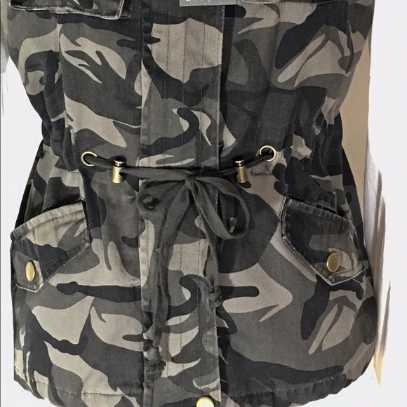 🦋Sexy & Rugged Garment Washed Olive Camo Vest🦋 - Picture 4 of 8